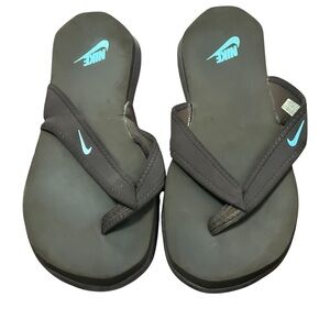Women’s Nike celso flip flops size 9W